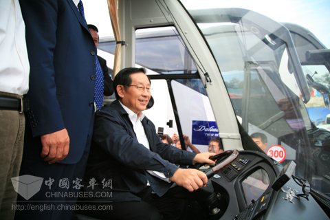 Wangang, minister of Ministry of Science and Technology drived Ankai pure electric bus