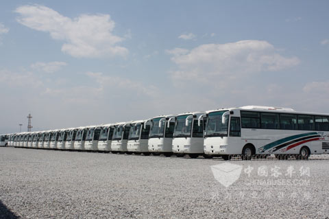 Yutong buses serve military review 