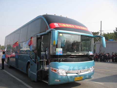 Yutong service safeguard vehicles in Jinan leg of National Games torch relay