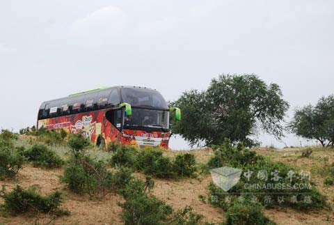 Huanghai bus enters deep grassland