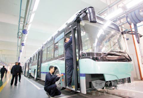 The first batch of new environmentally friendly buses independently researched by Tianjin public transport system