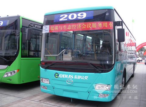 Wuzhoulong bus serve the 1st International Low-carbon and Eco-economy Conference and Technology Expo