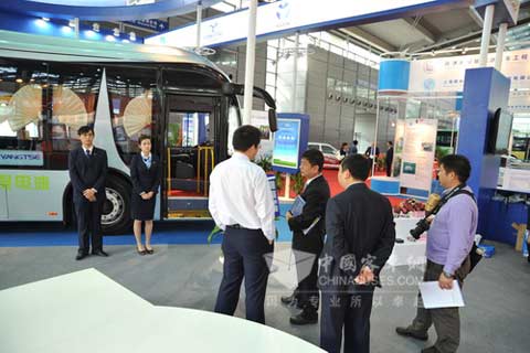 Guests are inquiring about Yangtse buses