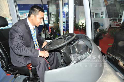 A guest is experiencing driving Yangtse hybrid city bus