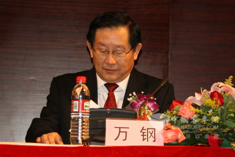 Wan Gang: chairman of CPPCC and Ministry of Science and Technology giving a speech in the exhibition