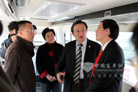 Leaders Visit Kinglong Buses