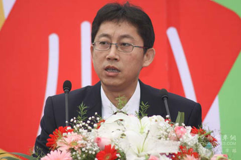 Zhang Jiayu, the G.M. of Sunlong Bus made speech