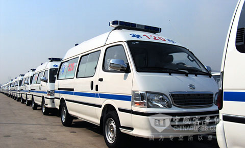 Kinglong ambulances drive to Gansu