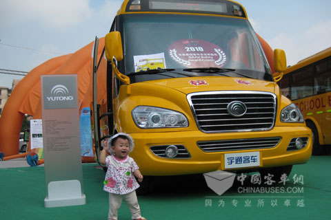 Group photo with school bus 