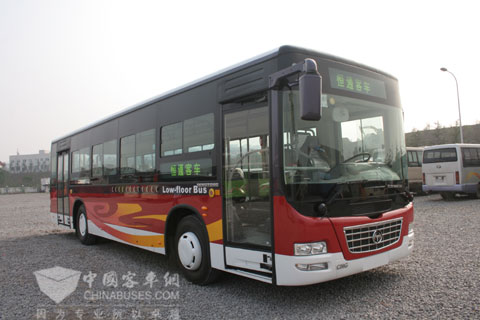 Hengtong two-step bus with front engine 