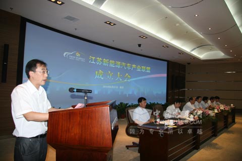 Xie Feiming, the secretary of the Party committee of Higer makes speech on the meeting of new energy automotive industry alliance