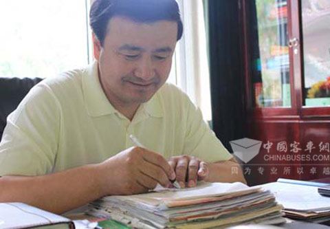 Wang Fengli, general manager of Hengji Transport Company 