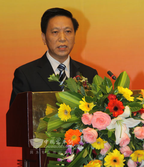 Luo Bangchu, the General Manager of Chongqing Hengtong Bus Co.Ltd makes a speech