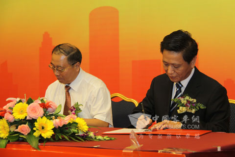 Signing of 100 gas-electric hybrid power buses and 20 electric buses agreement