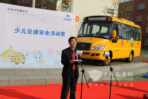 Wang Wenbing, deputy General Manager of Yutong delivering a speech 