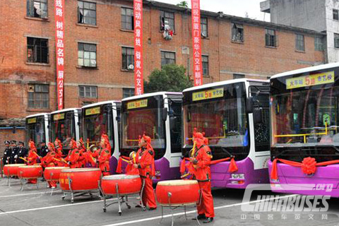 Golden Dragon XML6105 city bus