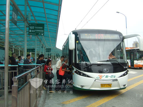 Passengers are getting on the trolley bus 