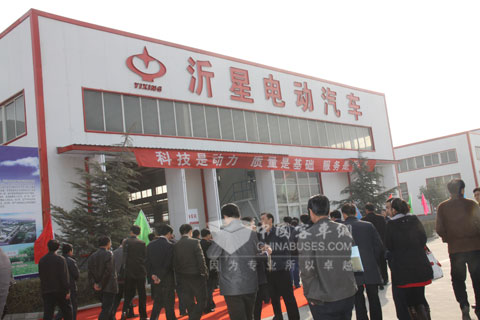 The attenders visit Shandong Yixing Electric Auto Co., Ltd