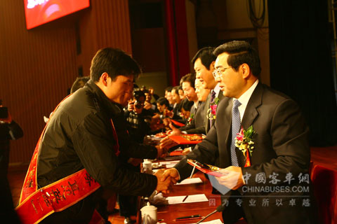 Yutong employees winning awards