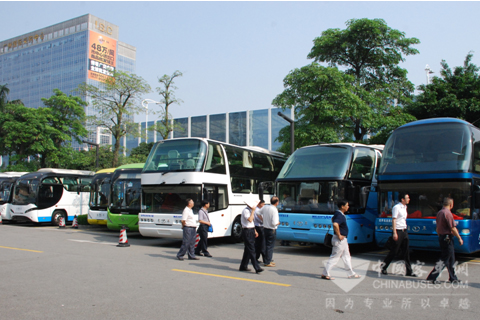 Visitors visit Youngman buses