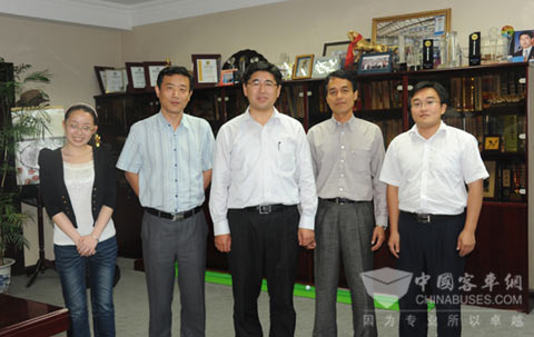 Xu Liankuan, chairman of Zonda Group warmly welcomed the visitors