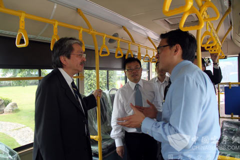 ZENG, Junhua Visited the Hybird Bus of King Long