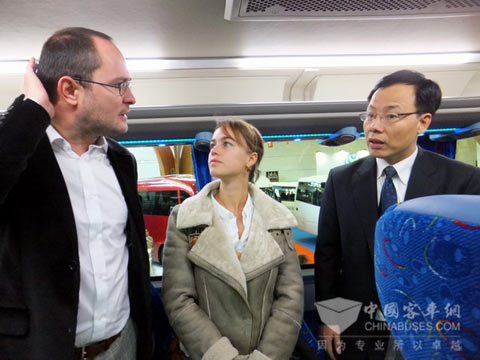 General Manager of Overseas Marketing Department XIE, Weiguo Talked to Minister Vincent