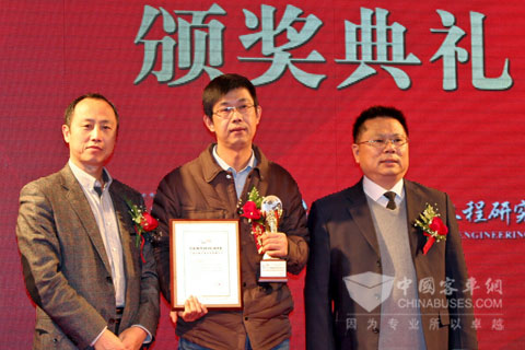 Regional Manager YANG, Zhenxue Accepts the Award