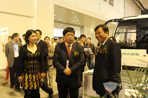 The deputy director of China Power Supply Association, JiGuo visited Zonda exhibition