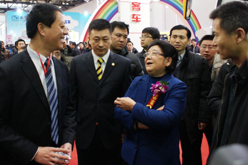 The deputy chairman of Care Next Generation Committee visited Zhongtong booth 