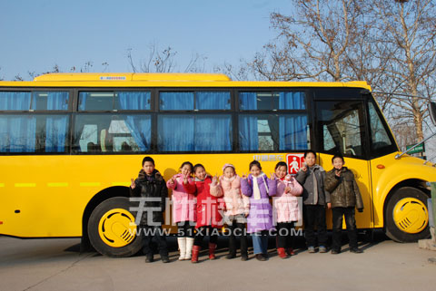 The children and the Zhongtong school bus