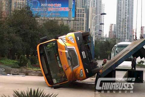 Sunlong SLK6800XC Passes Rollover Test