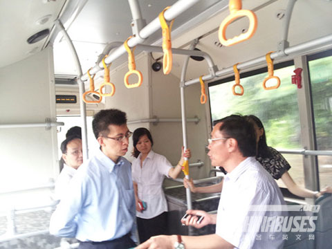 Manager Li giving introduction A10 to Deputy Director Li