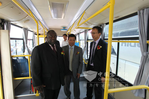 The leaders visited the Higer bus