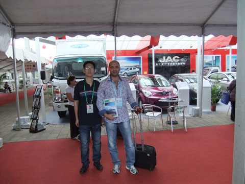 The editor from Summarize and the buyer from Peru in Canton Fair