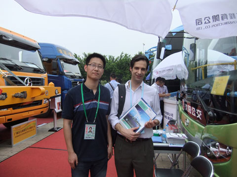 The editor from Summarize and the buyer from Spain in Canton Fair