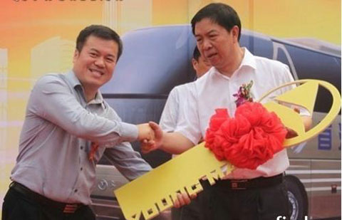 the delivery ceremony of Neoplan Starliner Youngman coaches 