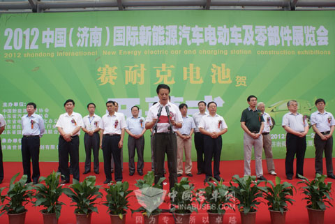 General Manager of Zhongtong Bus spoke on behalf of the exhibitors 