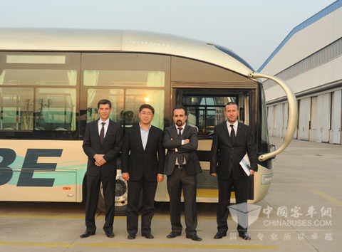 The group photo of Zonda President and the Turkey customers