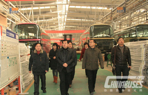 Leaders from Jiangxi Province Visit Youngman Bus 