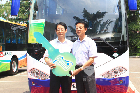 sun qingmin handing over a key to zhangji jun