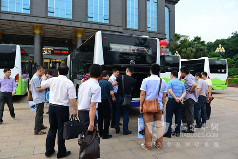 Attendees Visit Foton AUV