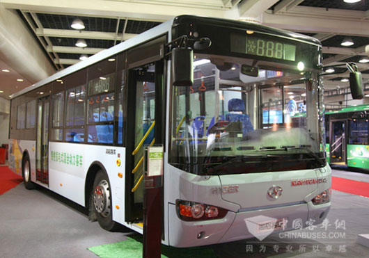 Higer Brings a Storm at Hangzhou New Energy Vehicle Exhibition 