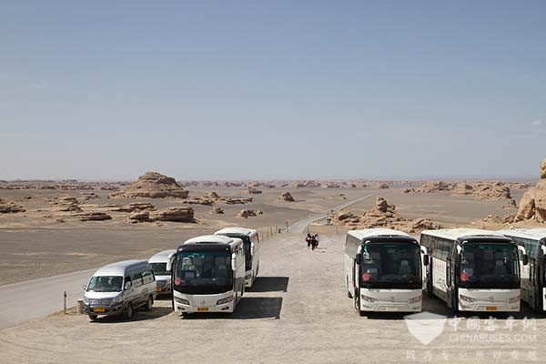 Golden Dragon Buses Serve in Dunhuang