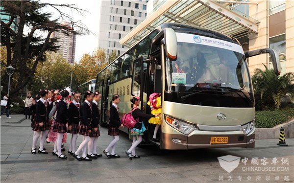 King Long Buses Serve CIIE in Shanghai