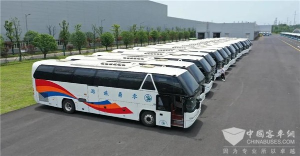 CRRC Electric Travel Coaches to Serve Tourists in Xinjiang