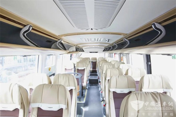 Foton AUV BJ6122 Intercity Buses Fully Prepared for the Summer Travel Season